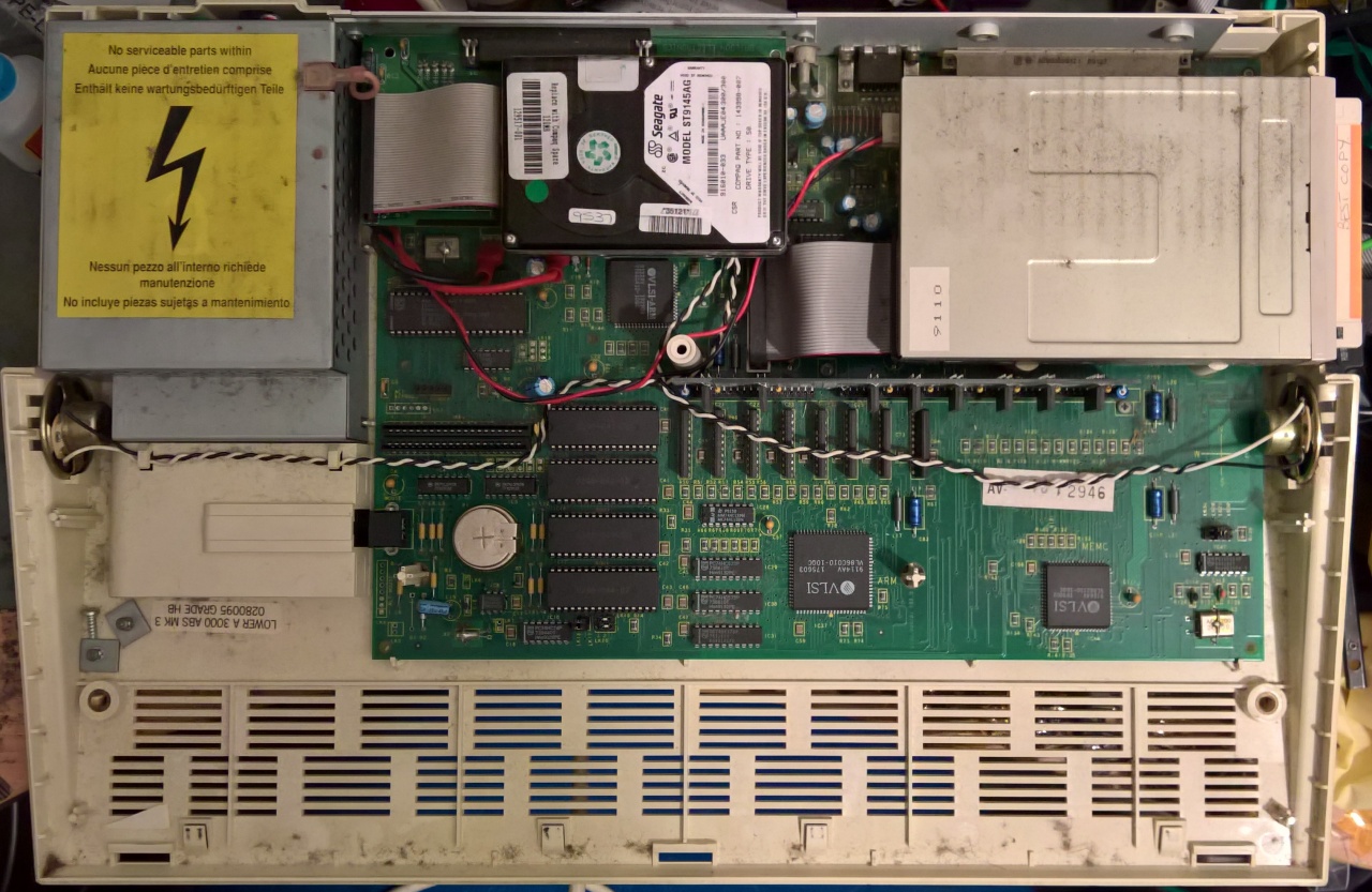 Acorn Archimedes  A3000 - Amiga Mouse Conversion & Battery leakage Repair. www.tfw8b.com