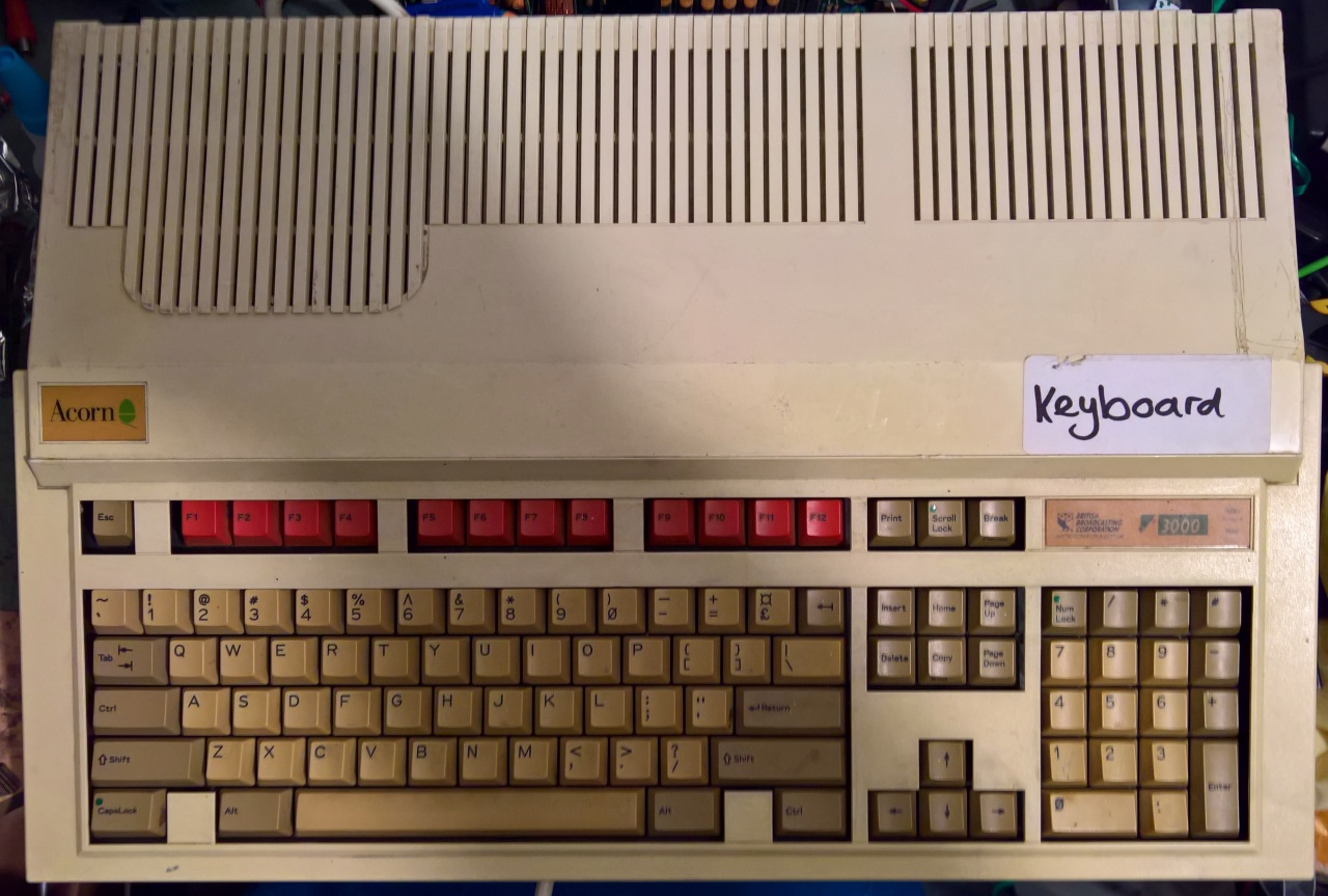 Acorn Archimedes  A3000 - Amiga Mouse Conversion & Battery leakage Repair. www.tfw8b.com