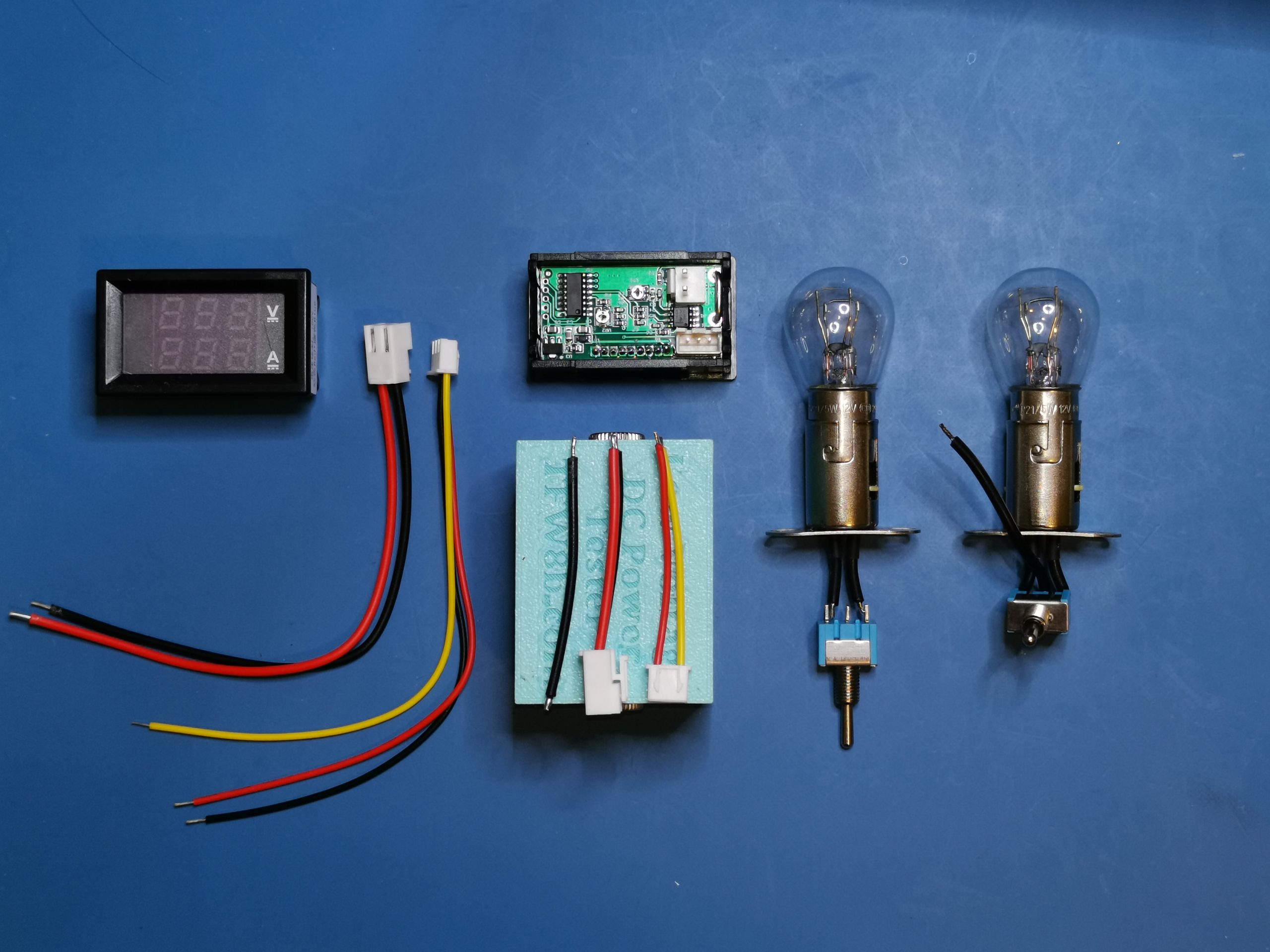 Image shows a lot of things: Display type, wire lengths and how to fit the switch! Image shows a lot of things: Display type, wire lengths and how to fit the switch!