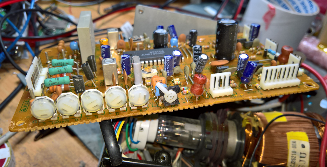 Science says it's day two of the SX20 build.. And it looks like I've harvested a monitor PCB? Either that or I'm just eyeballing the PCB as I know how bad SX64 Monitor 2 is. Yeah, it's that!