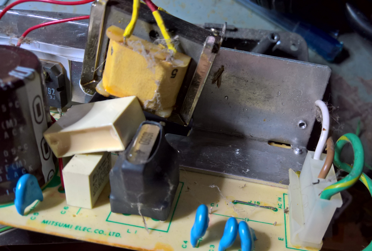 Ooof.. Bad things have happened to the 115v PSU. Transformer loose, caps snapped off and glue. Luckily I only need the chassis. But I did put it back together and it now lives in the SX64 scrap box.